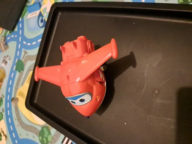 2 super wings : Jet Rojo y Donnie amarillo