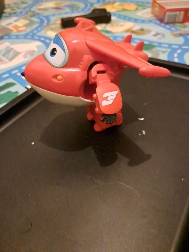 2 super wings : Jet Rojo y Donnie amarillo