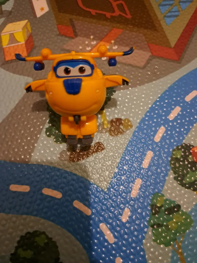 2 super wings : Jet Rojo y Donnie amarillo