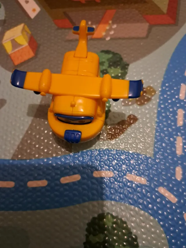 2 super wings : Jet Rojo y Donnie amarillo