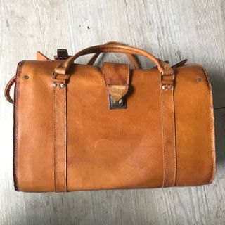 Maletín de piel color camel 