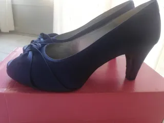 Zapatos tacón satén azul noche APLAUSO
