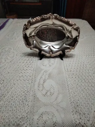 Bandeja de alpaca plateada decorada