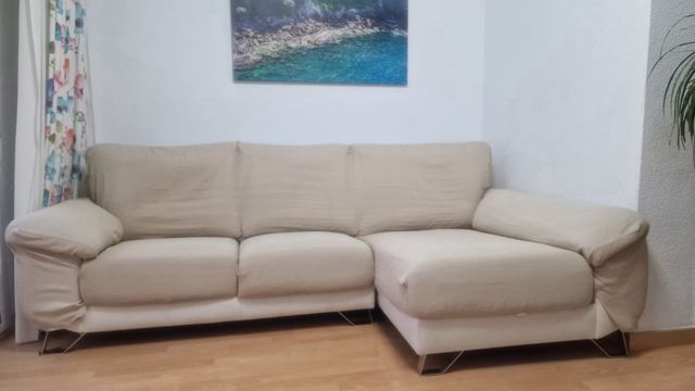Sofá modular beige con cheslong y asientos abatibl