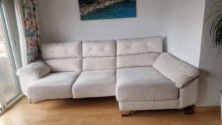 Divano modulare beige con sedute cheslong e pieghevoli