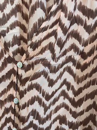 Camicia Mango rosa con fantasia zig-zag marrone