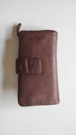 Cartera de mujer Stepping Strong marrón.