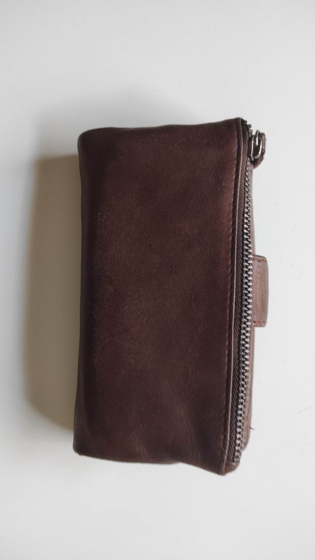 Cartera de mujer Stepping Strong marrón.