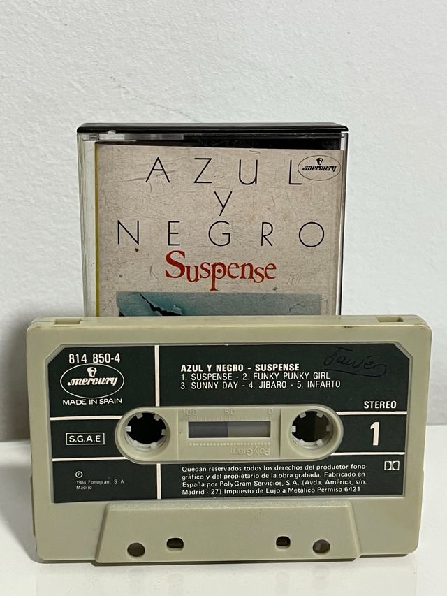 Cintas de Casete Azul y Negro