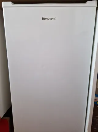 Nevera pequeña blanca