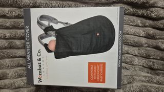 Funda cobertor mochila portabebe Wombat & Co. All 