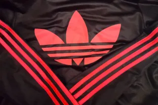 M Chaqueta Adidas Chile 62 Negra y Rosa