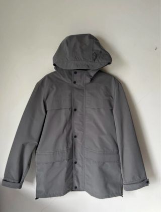 Parka Zara impermeable tejido técnico gris