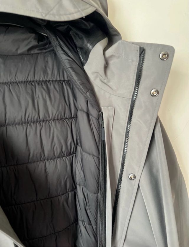 Parka Zara impermeable tejido técnico gris