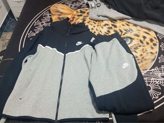Conjunto Nike Tech Fleece Negro y Gris 