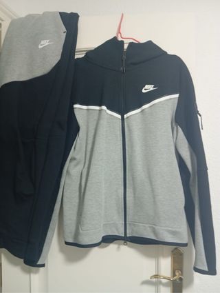 Conjunto Nike Tech Fleece Negro y Gris 