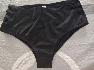 Parte de abajo bikini negro con tiras