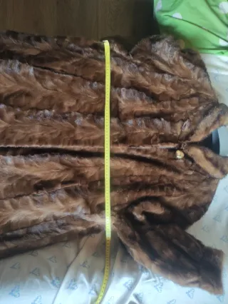 Abrigo de piel marrón