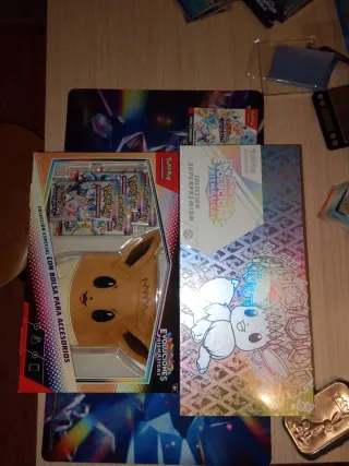 Colección Pokémon Prismatic Evolutions