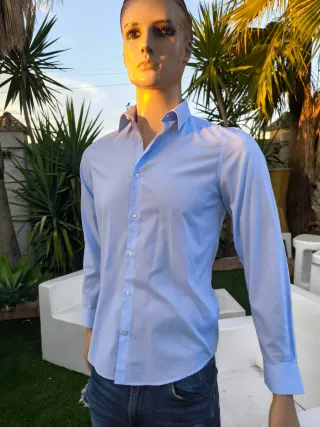 Camisa de vestir azul claro para hombre
