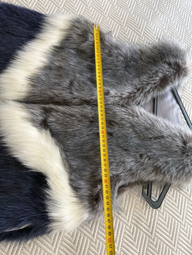 Colete de pelo com 3 cores