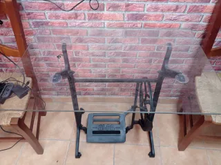 Mesa Pie Máquina Coser ALFA  Cristal Metal