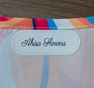 Blusa multicolor hombros al descubierto.