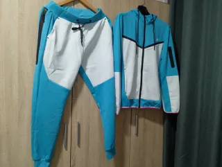 Conjunto chándal  azul y blanco