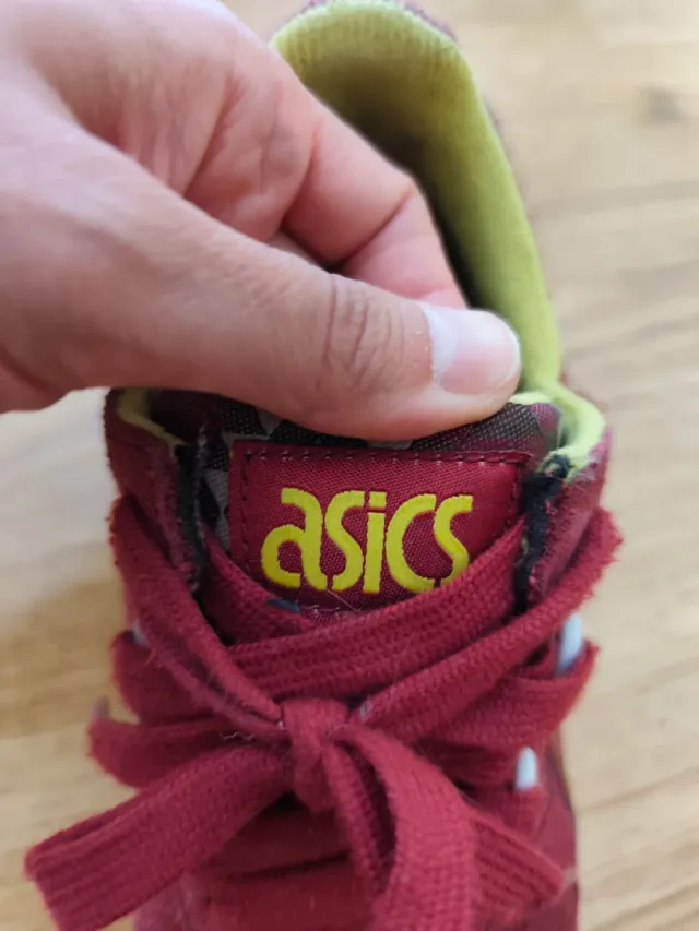 Zapatillas Asics mujer rojas y amarillas