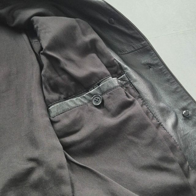 Gabardina vintage de piel napa negra