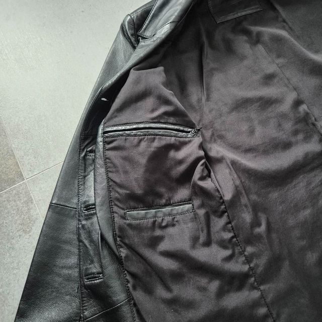 Gabardina vintage de piel napa negra