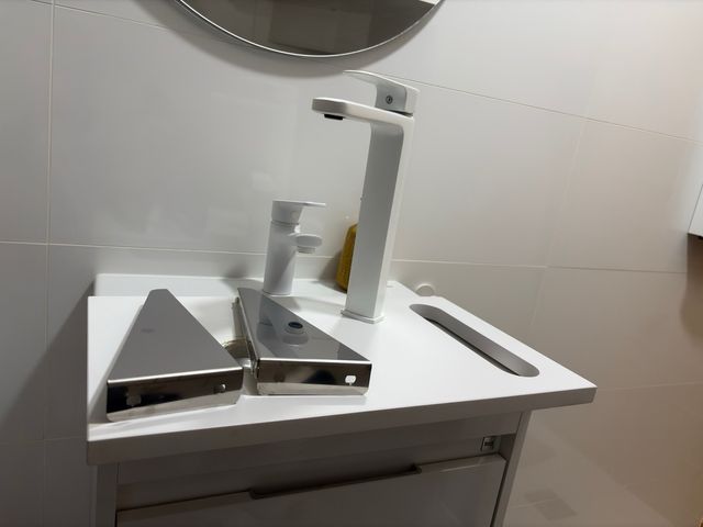 Lavabo de manos suspendido porcelana