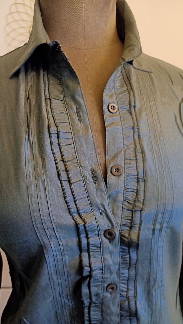 Blusa verde con volantes