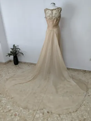 Vestido Pronovias modelo Banda color  Beige .