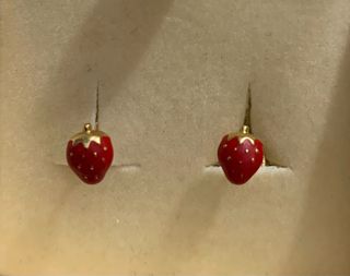 Pendientes de oro para niña con forma de fresa