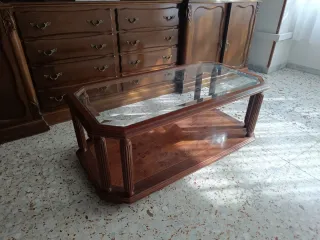 Mesa baja de cristal y madera