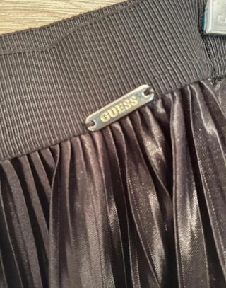 Falda plisada Guess negra mujer