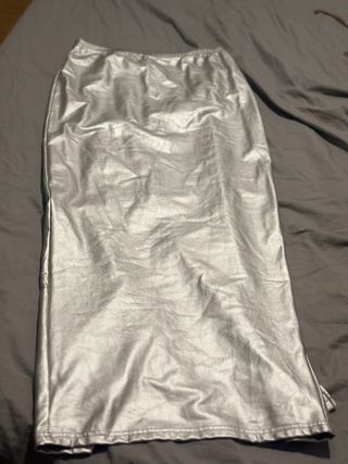 Falda larga plateada para fiesta