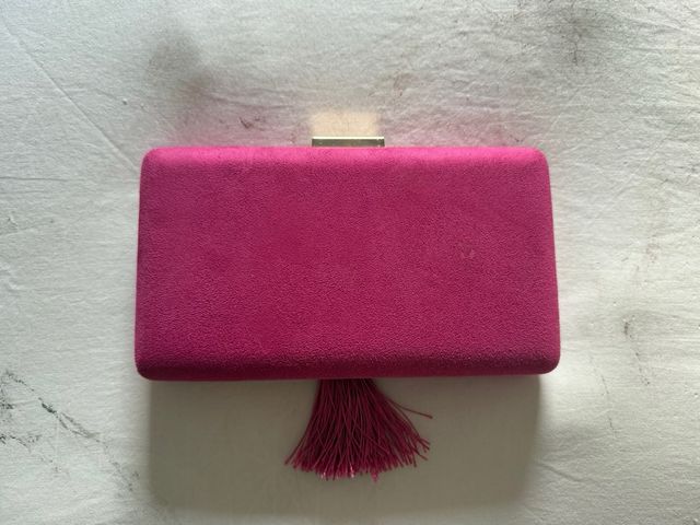 Bolso de fiesta con detalle de hoja y flecos