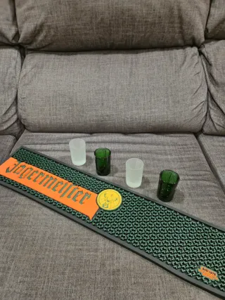Alfombrilla y 4 chupitos Jagermeister