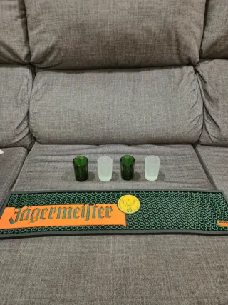 Alfombrilla y 4 chupitos Jagermeister