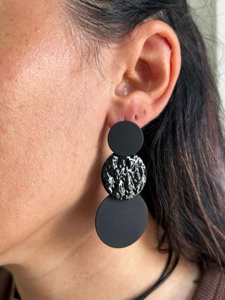 Orecchini pendenti neri vintage eleganti