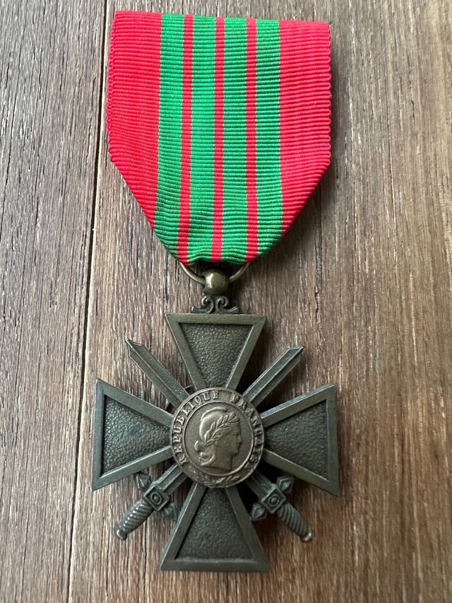 Cruz de Guerra 1939-1945 con espadas