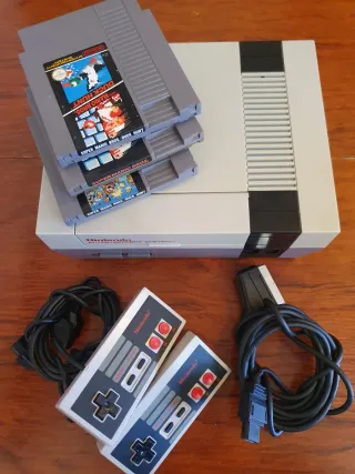 Nintendo NES con 2 Mandos y Juegos
