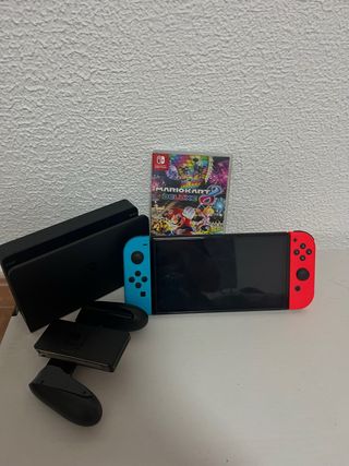 Nintendo Switch + Mario Kart 8 Deluxe