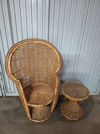 Sillón y mesita de mimbre