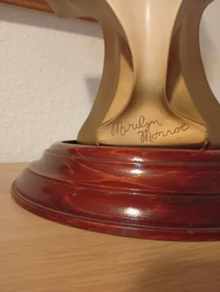Figura Marilyn Monroe base madera,, LIBROS,VINILOS