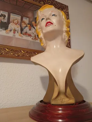 Figura Marilyn Monroe base madera,, LIBROS,VINILOS