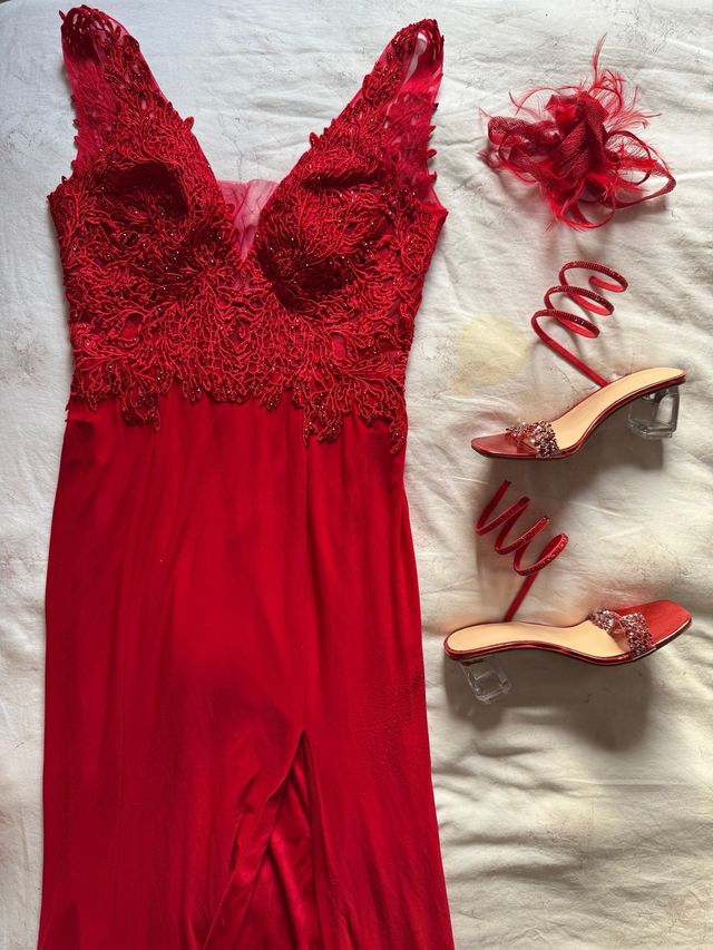 Vestido largo rojo con lentejuelas