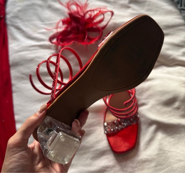 Vestido largo rojo con lentejuelas